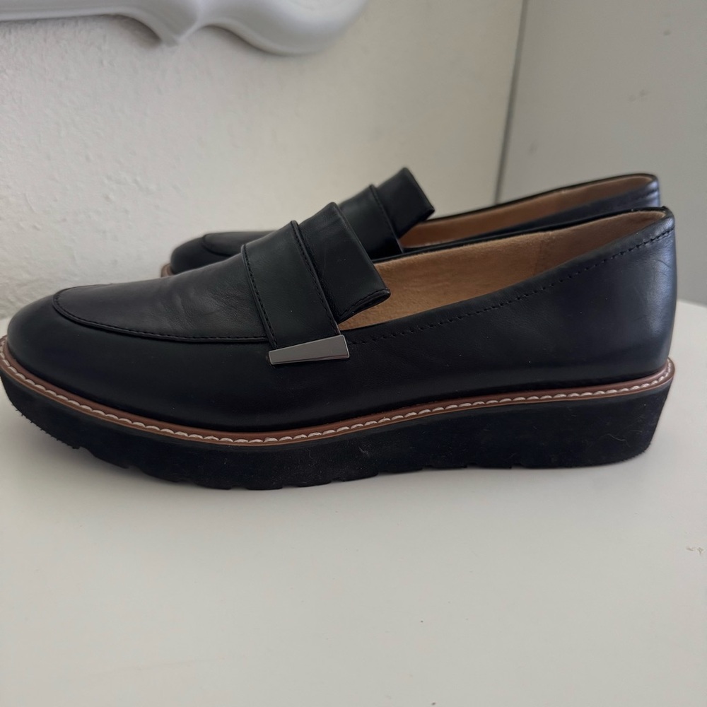 Naturalizer Black Leather Women’s Slip-On Loafers - Picture 2 of 7